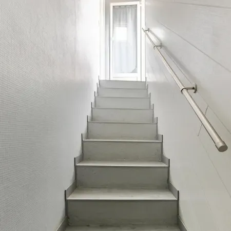 Independants Dans Propriete Familiale Apartament *