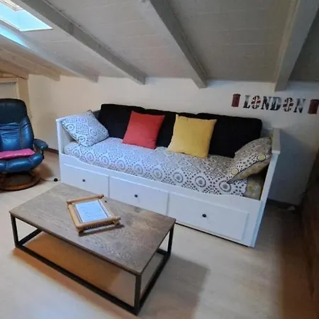 Independants Dans Propriete Familiale Apartament *